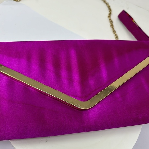 ALDO Fuchsia clutch bag, envelope style with a gold-colored edge and chain - Picture 2 of 8
